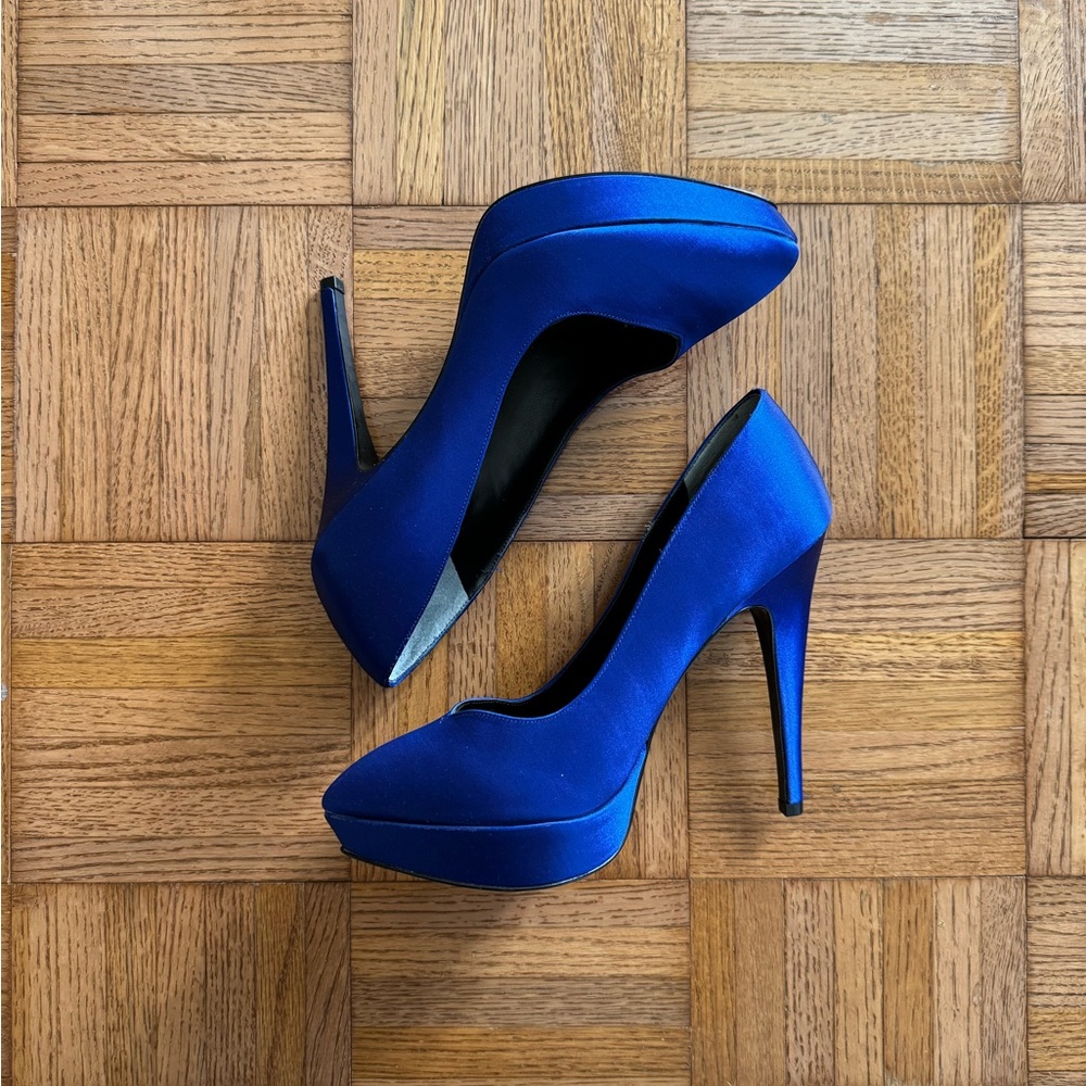 Nina satin blue heels in pristine condition. Size 7.5 with 5 inch heel